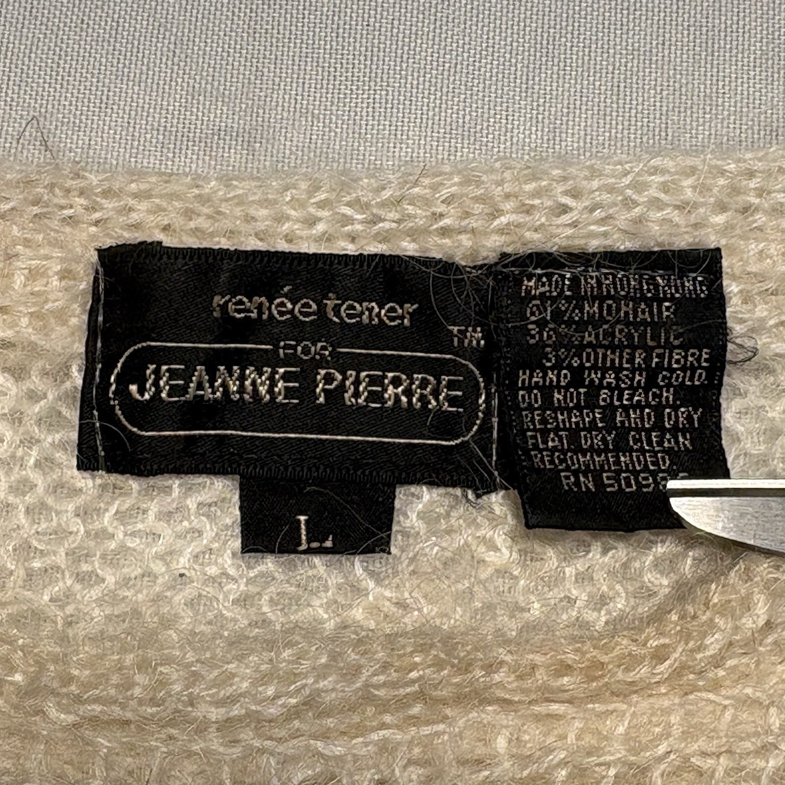Vintage 80s Renee Tener Jean Pierre Cream Batwing Dolman Mohair Sweater