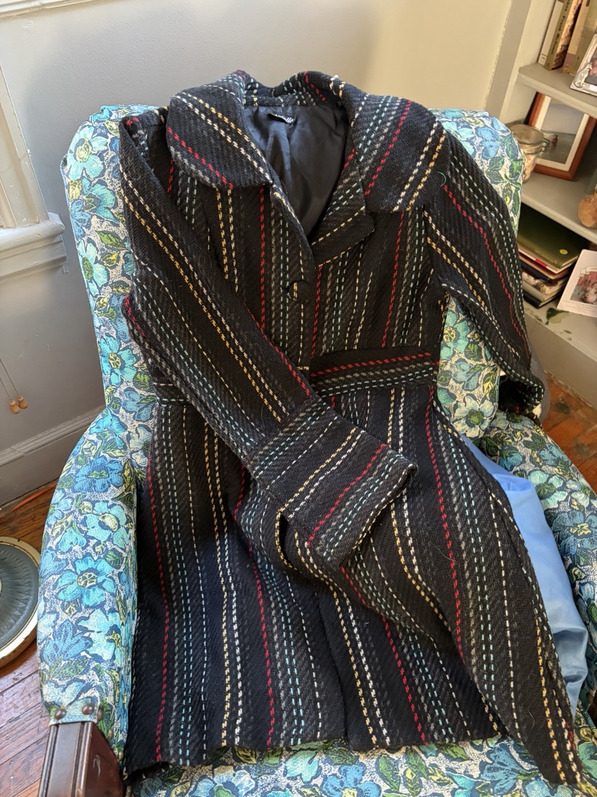 Gorgeous VINTAGE BLACK WOOL AND ACRYLIC coat Made In The Use 70’s Small Ariella