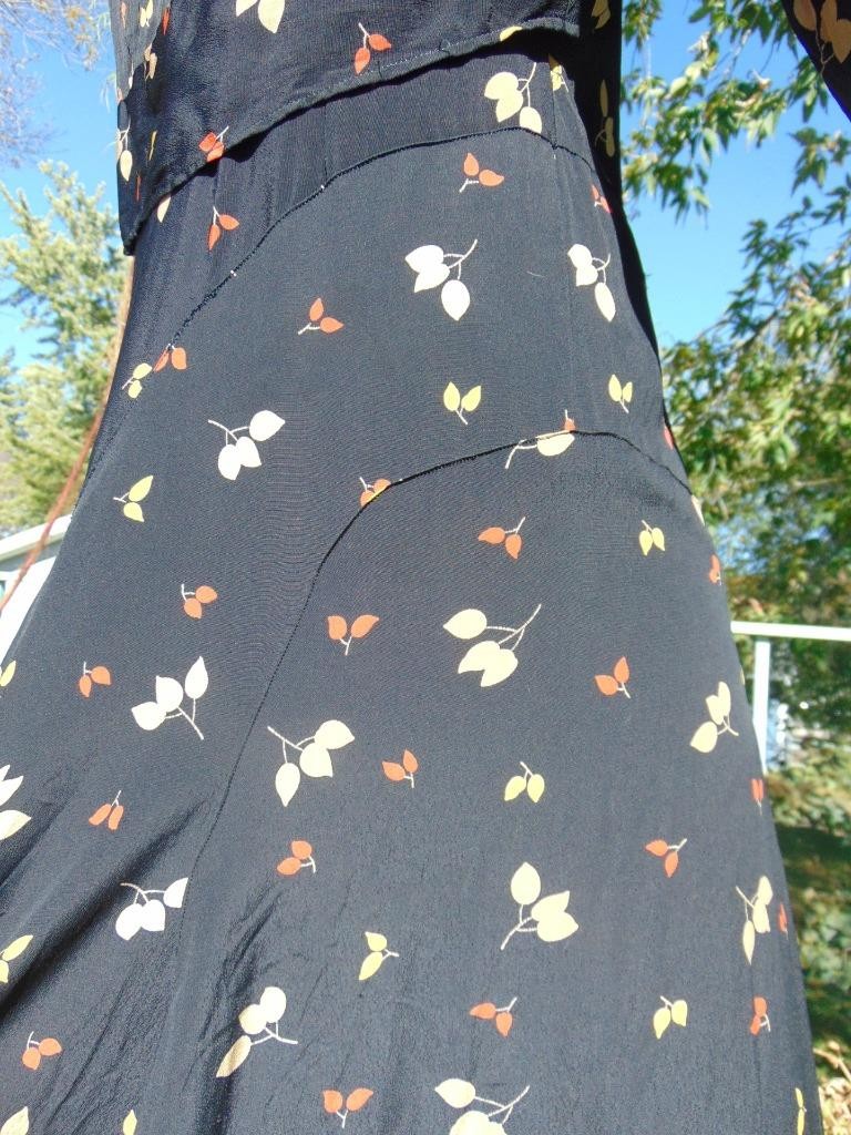 VTG 1930s Home Made Black Rayon Print Dress Deco Seaming 35B 30W