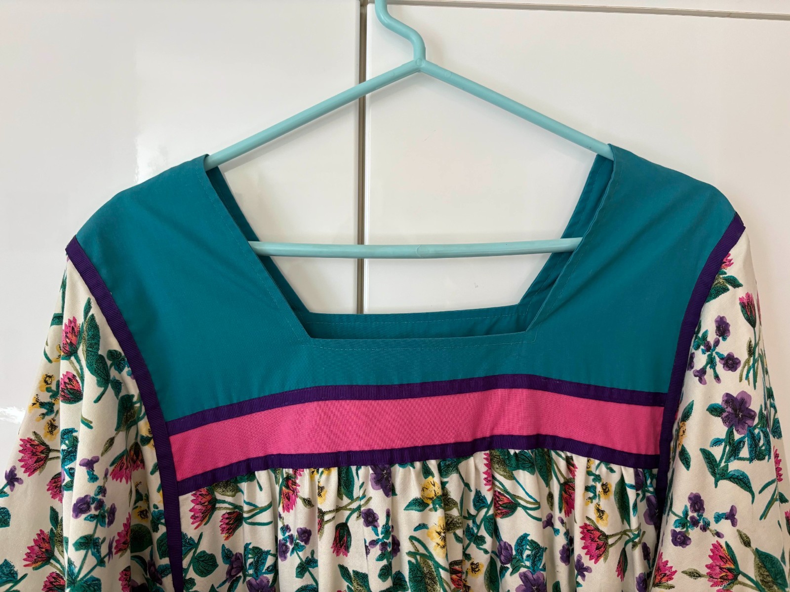 Vintage 1970s Krist Gudnason Floral Blue and Pink Mid-Sleeve Dress