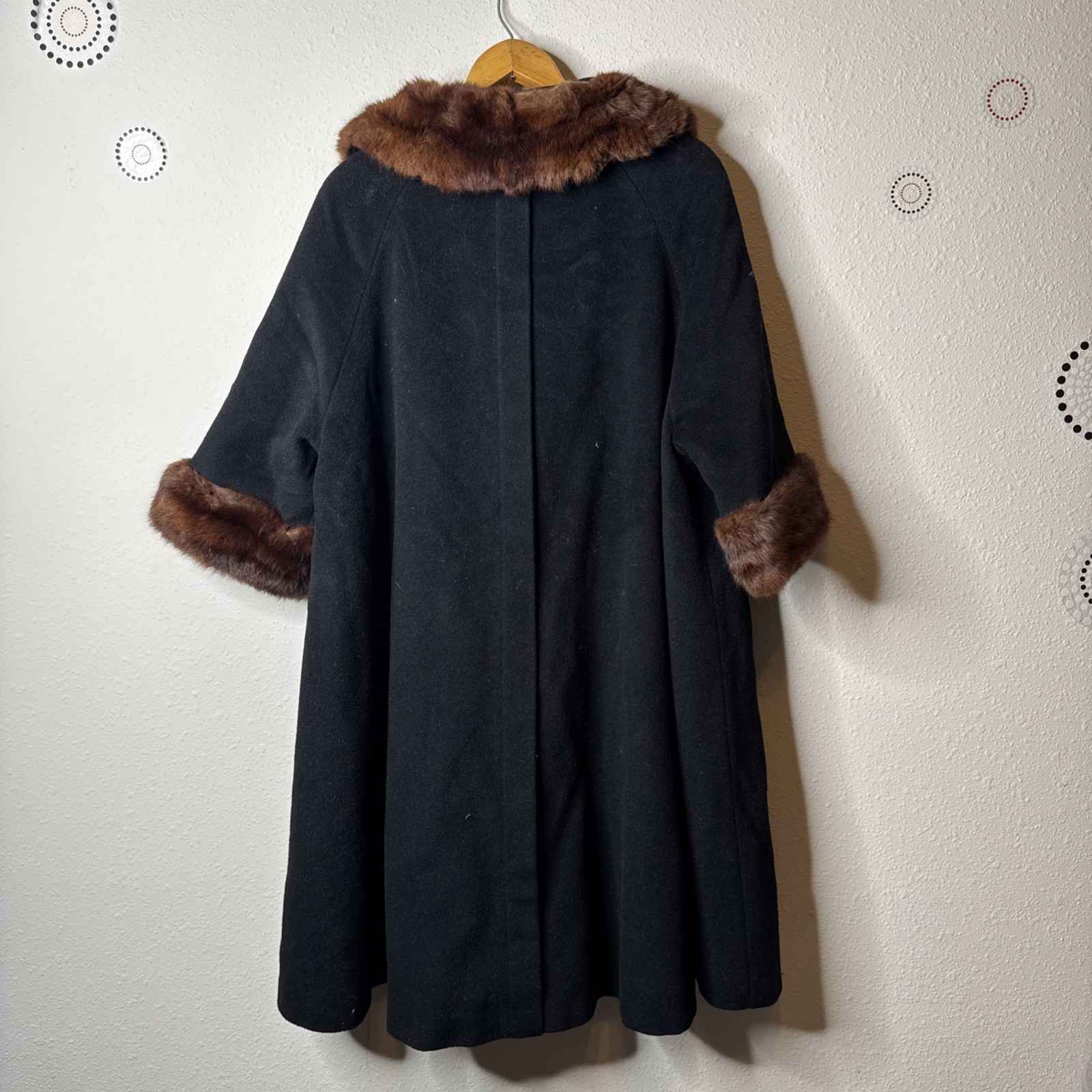 Vintage 1960s Wool Coat with fur collar And Trim Union Made, A-Line Size Large