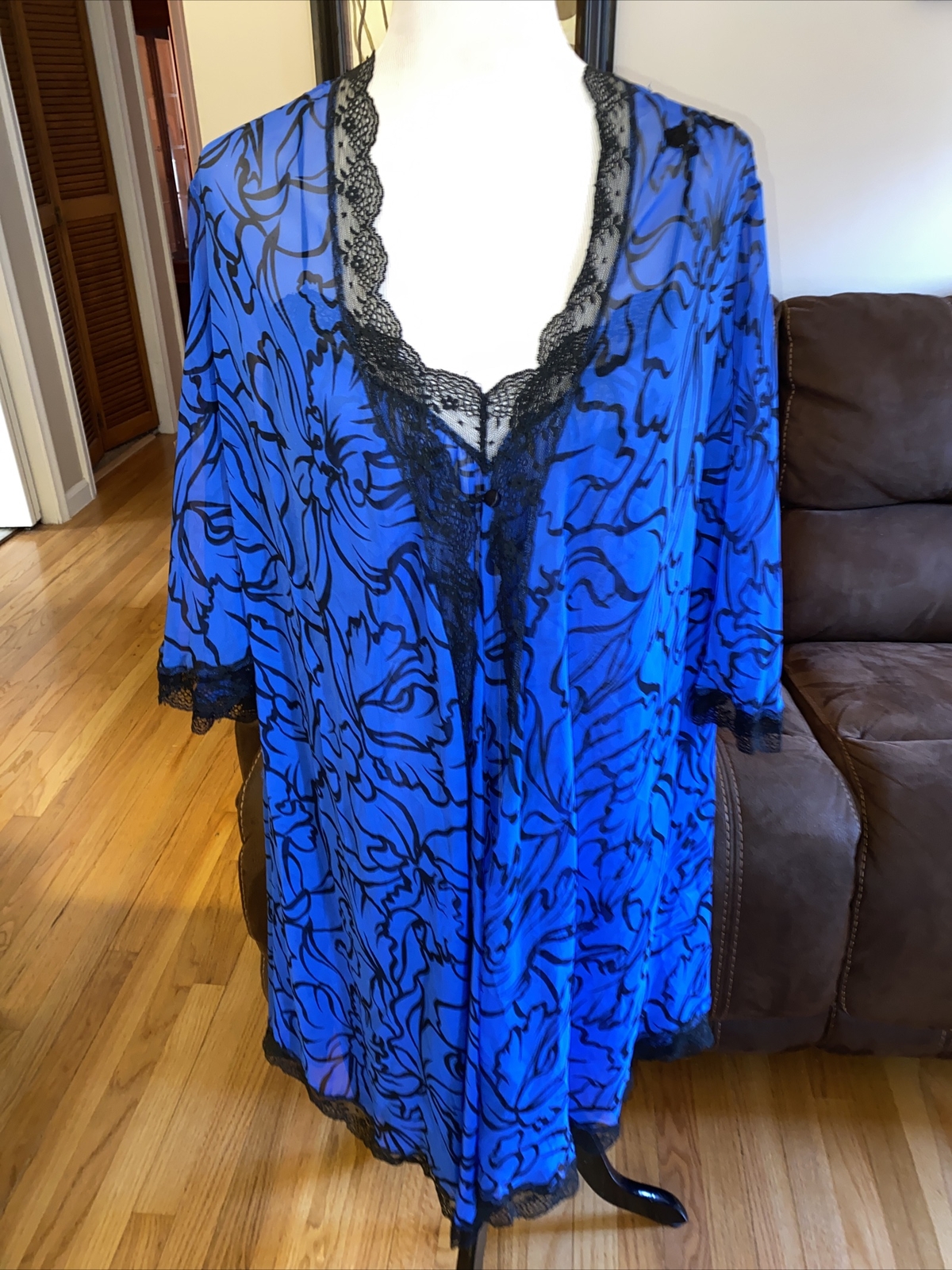 VINTAGE 1970s – LUCIE ANN ROYAL BLUE AND BLACK GOWN AND ROBE SZ SMALL FREE SHIP