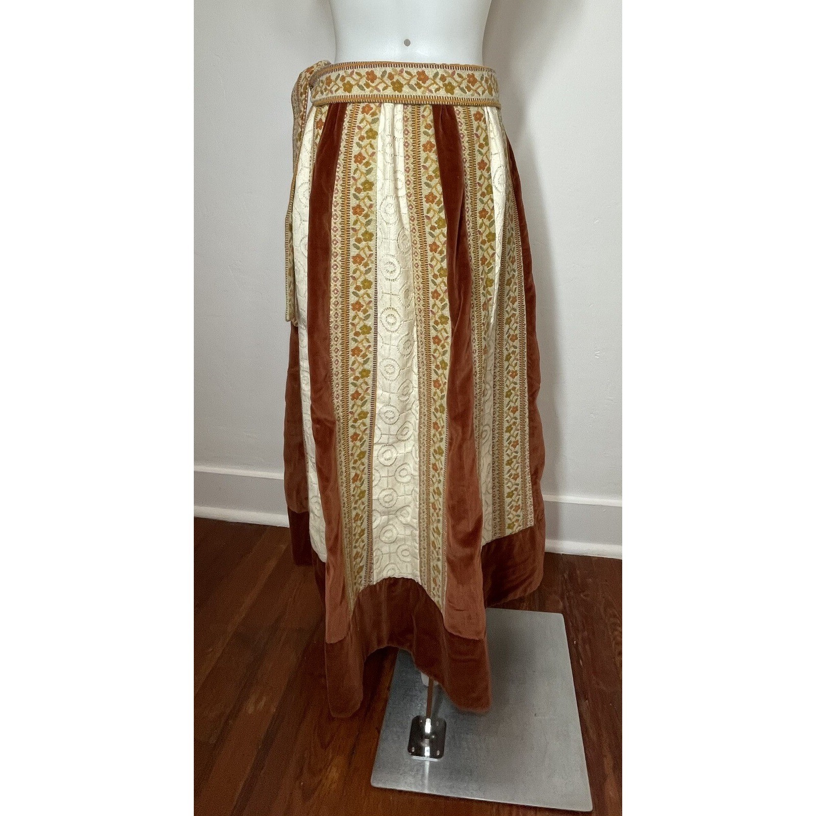 VTG 70s Chessa Davis Maxi Skirt Hippie Boho Velvet Lace Tapestry Waist 27+