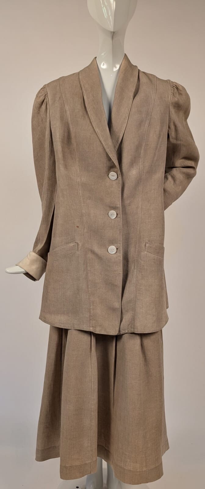 ANTIQUE EDWARDIAN 2 PC LINEN WALKING SUIT W POLISHED SHELL BUTTONS