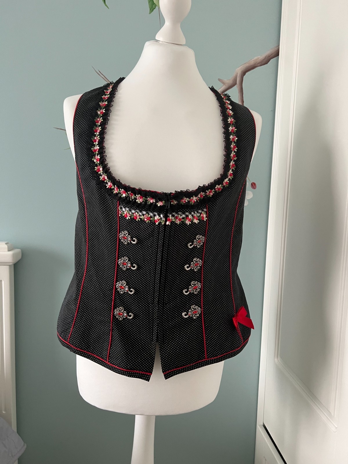 Vintage women’s vest by „kRaGeRi” (Austria, 1980-1990).