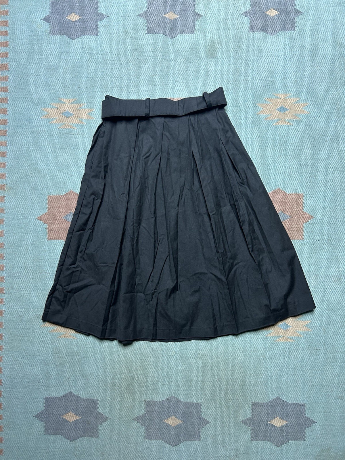 Vintage 1950s pleated knee length skirt side zip black cotton women’s 24”
