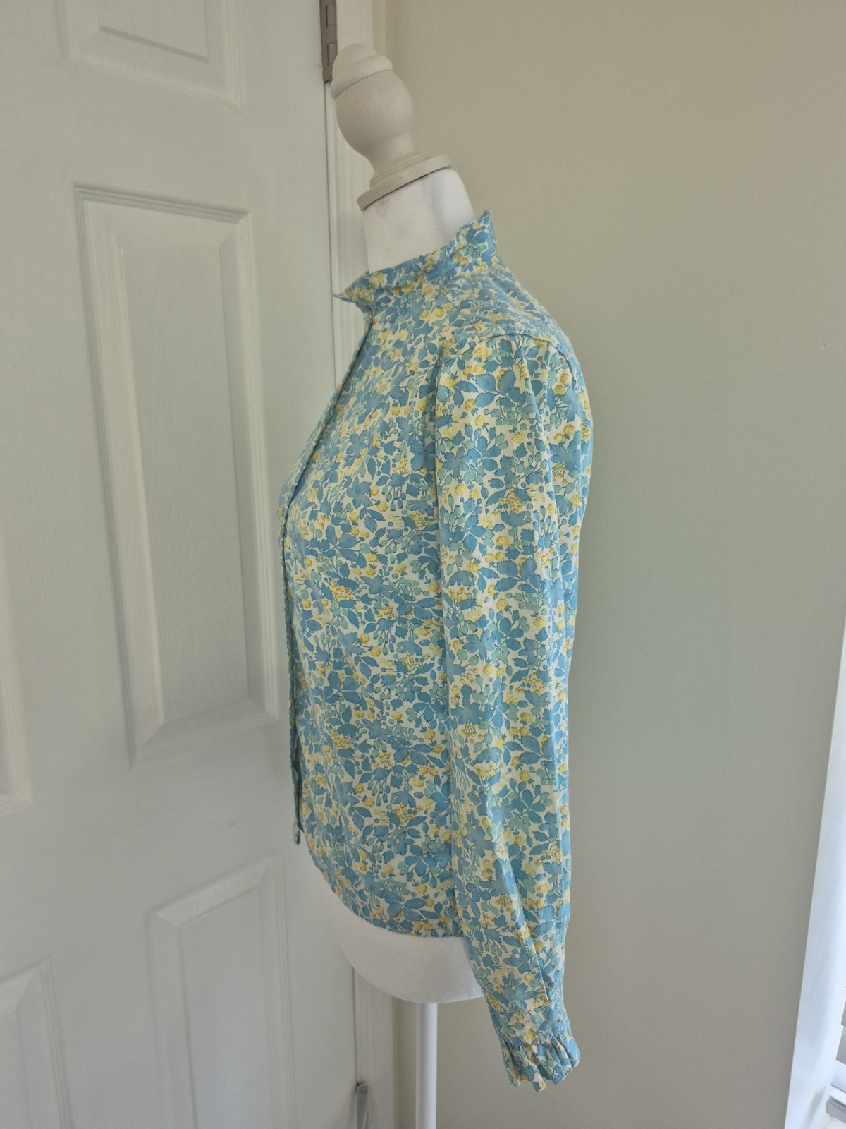 Vintage 1980s Blue & Yellow Floral Ruffle Sleeve and Peter Pan Blouse – Small
