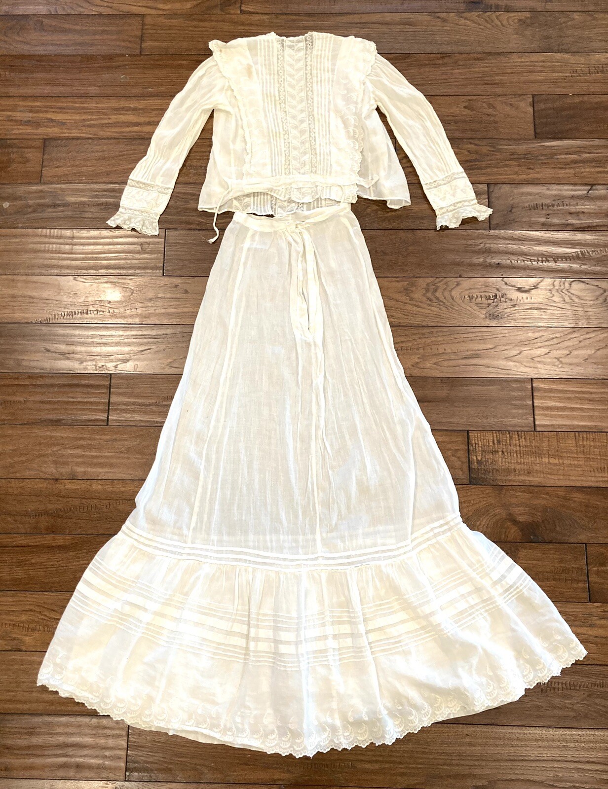 Antique Victorian lawn dress, lace, pin tucks, double tiered skirt XS as is