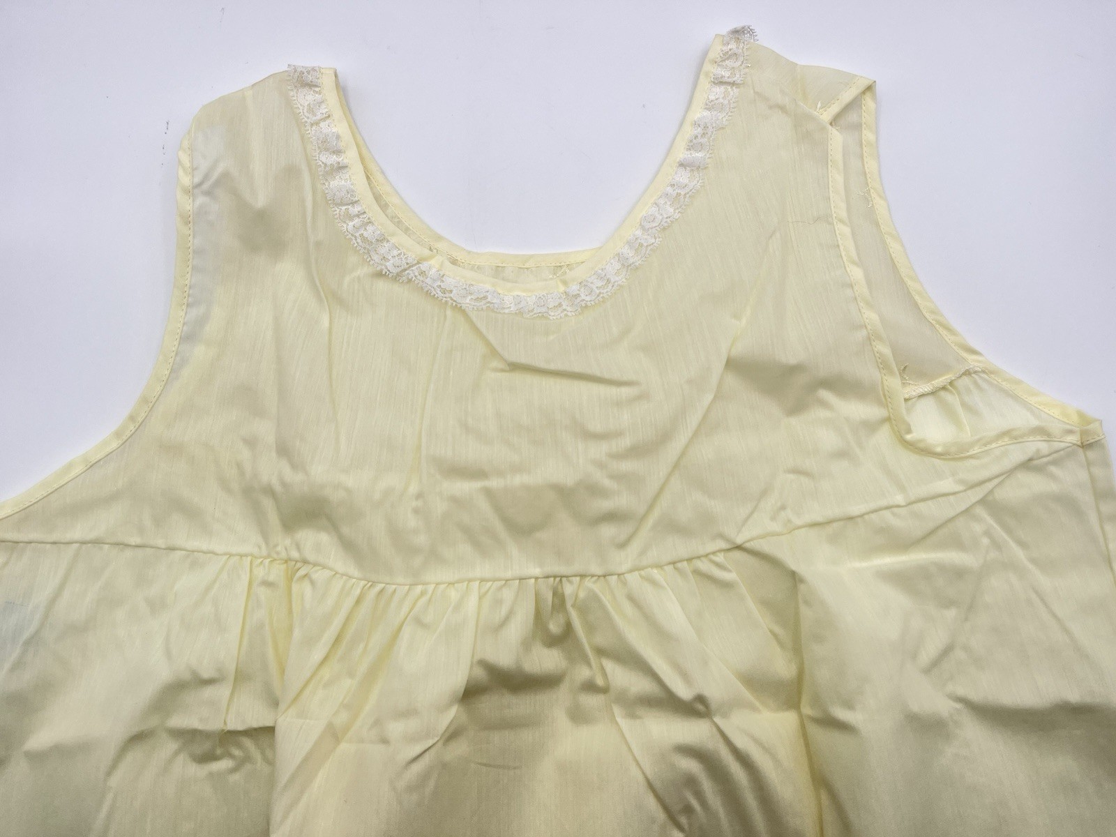 Vintage 60s Grants ISIS Yellow Babydoll Nightgown Floral Embroidery Size Medium