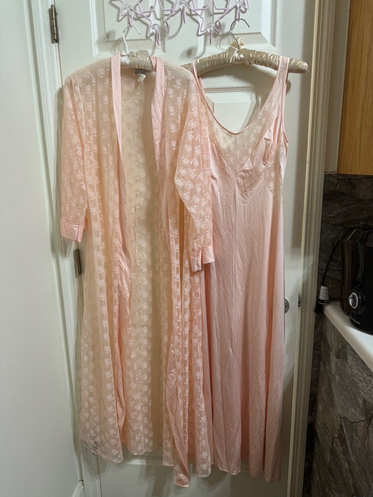 Vintage Lord and Taylor gorgeous peach nightgown and robe set size medium