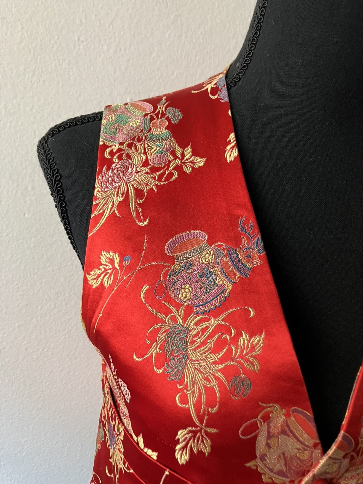 Vintage ’80s/’90s Asian-Inspired Red Brocade Button Up Vest Women’s Medium READ