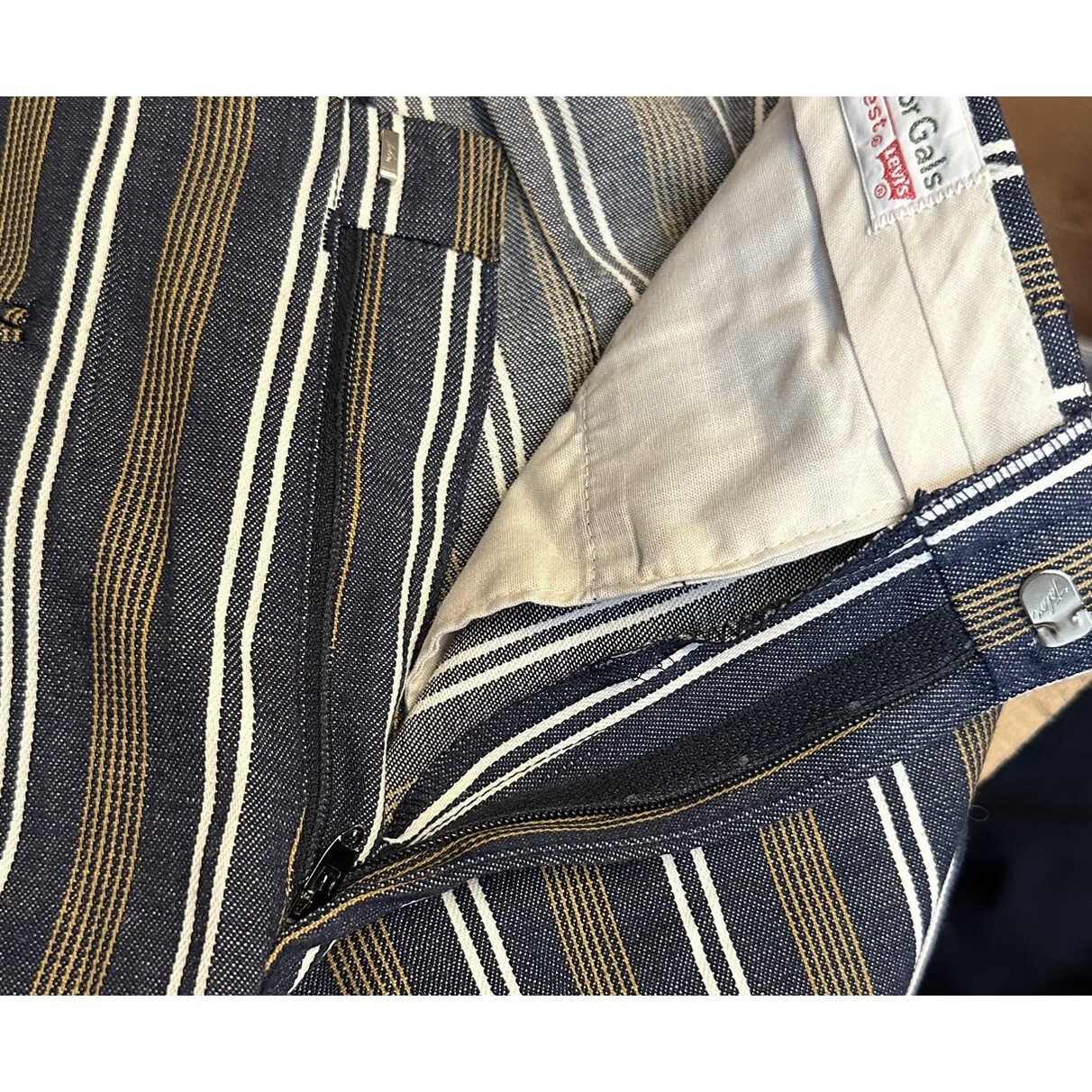Vtg Levi’s for Gals Sta-Prest Big E Striped Wide Leg Pants Jeans 28″ Waist NOS