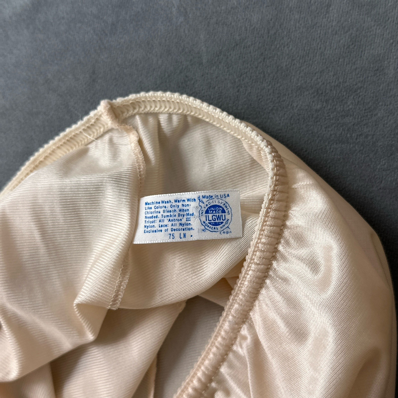 Vintage Maidenform Wise Buys Half Slip Midi Medium Peachy Beige ILGWU USA 81413