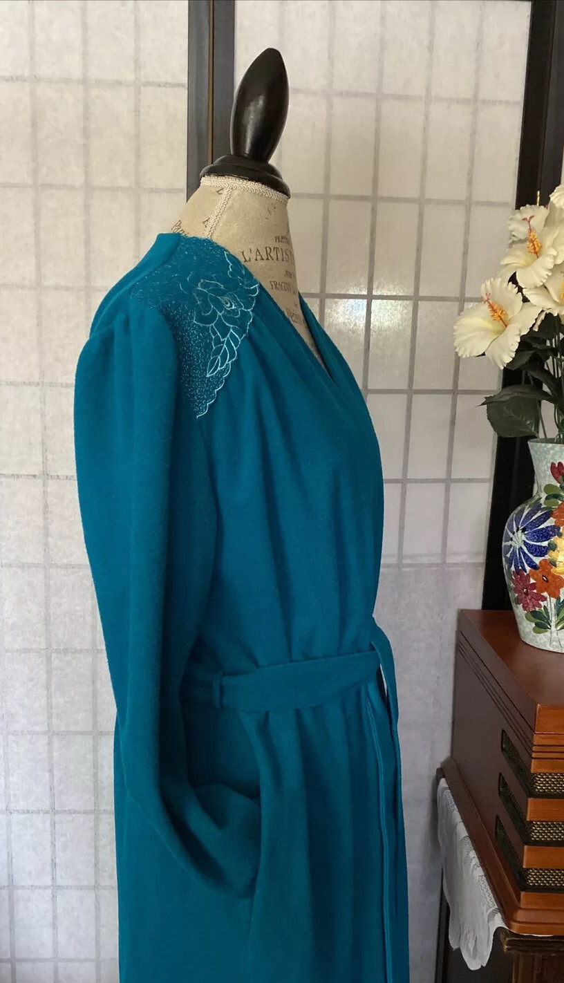 Famous Bodies VTG 60 Union Made Women’s L Appliqué Lo-nap Fleece 57” Bathrobe
