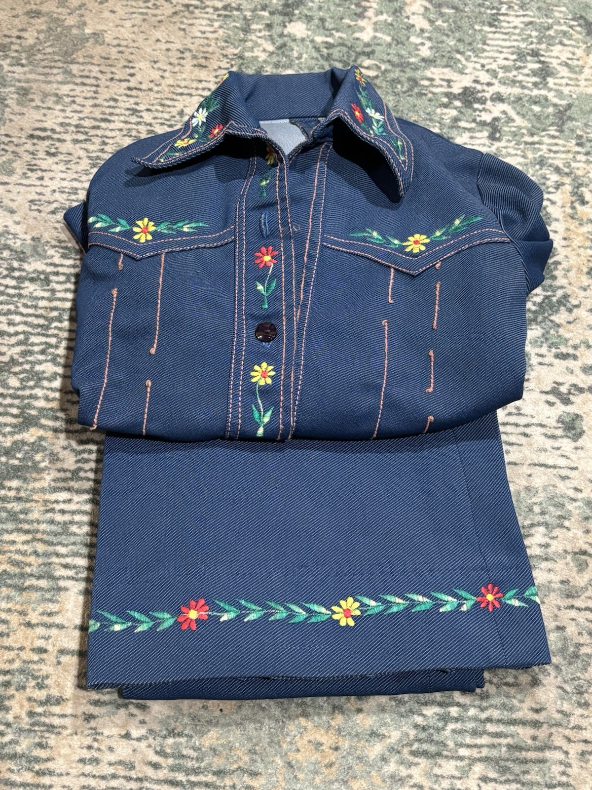 Handmade 1970s Women’s embroidered polyester leisure suit *flaw