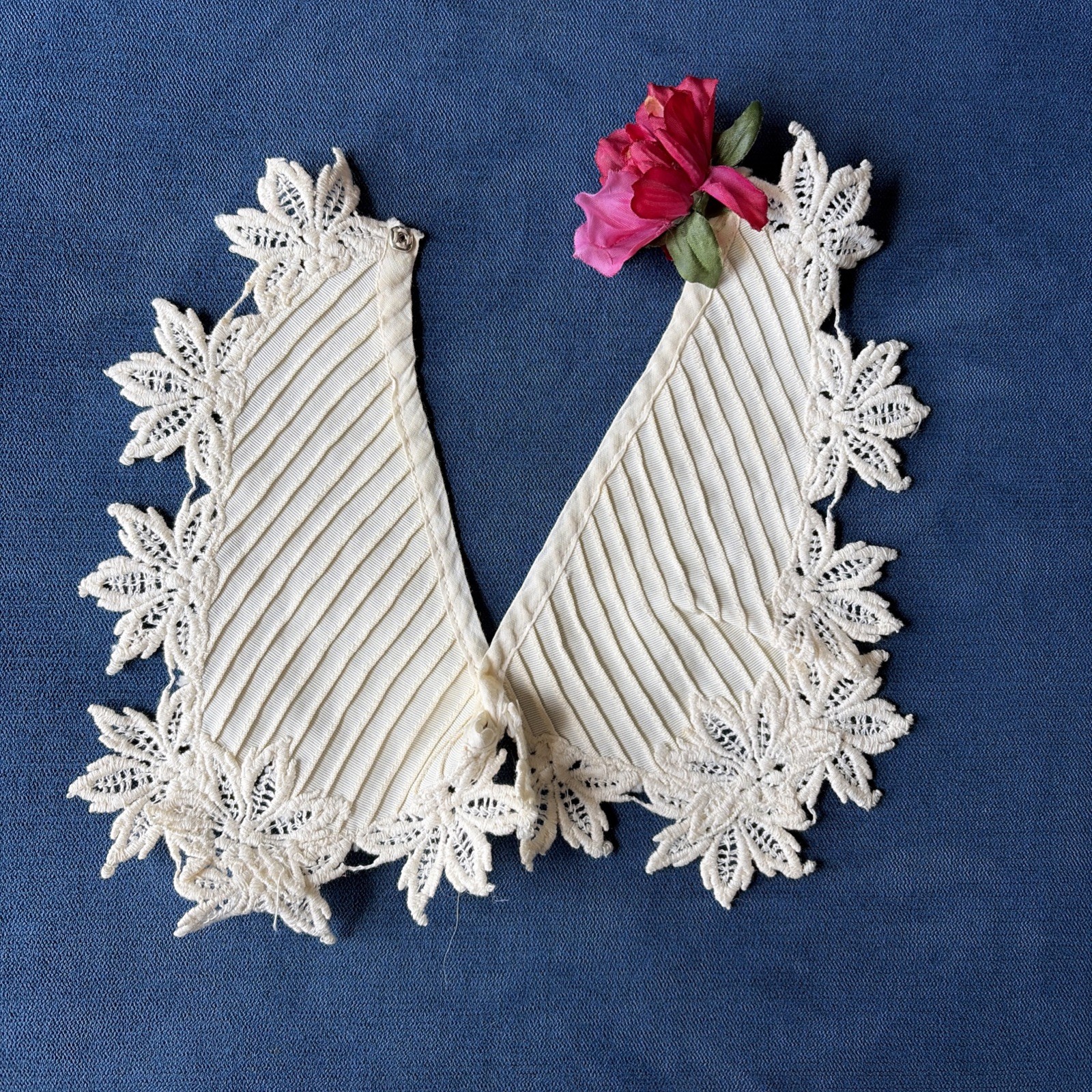 Beautiful Vintage Lace Collar Embellished with Delicate Vintage Buttons