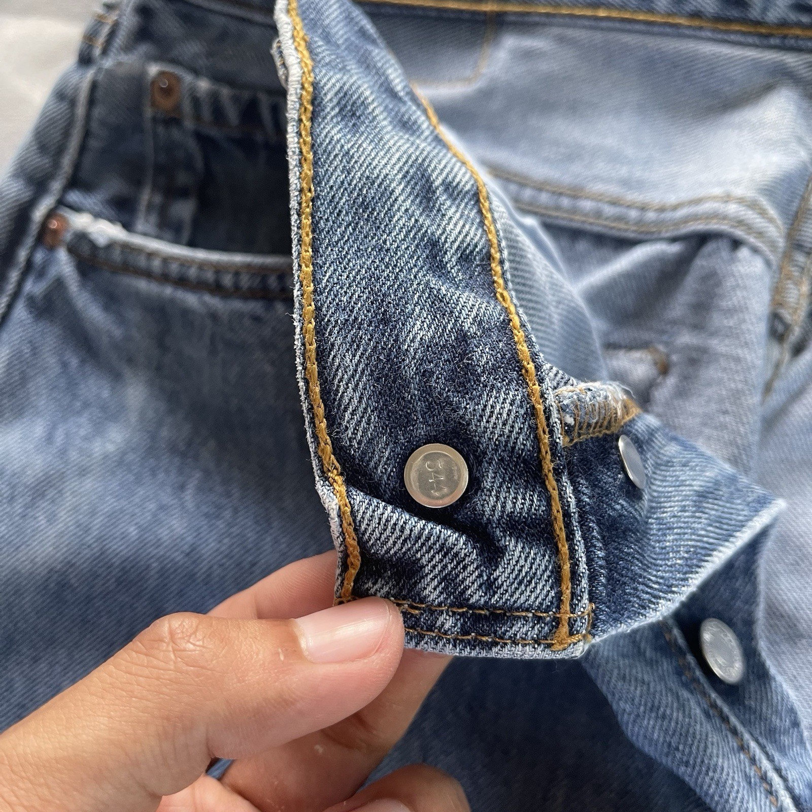 Rare Vintage 80s USA LEVI’S 501 Women Light Wash Jeans 27×29
