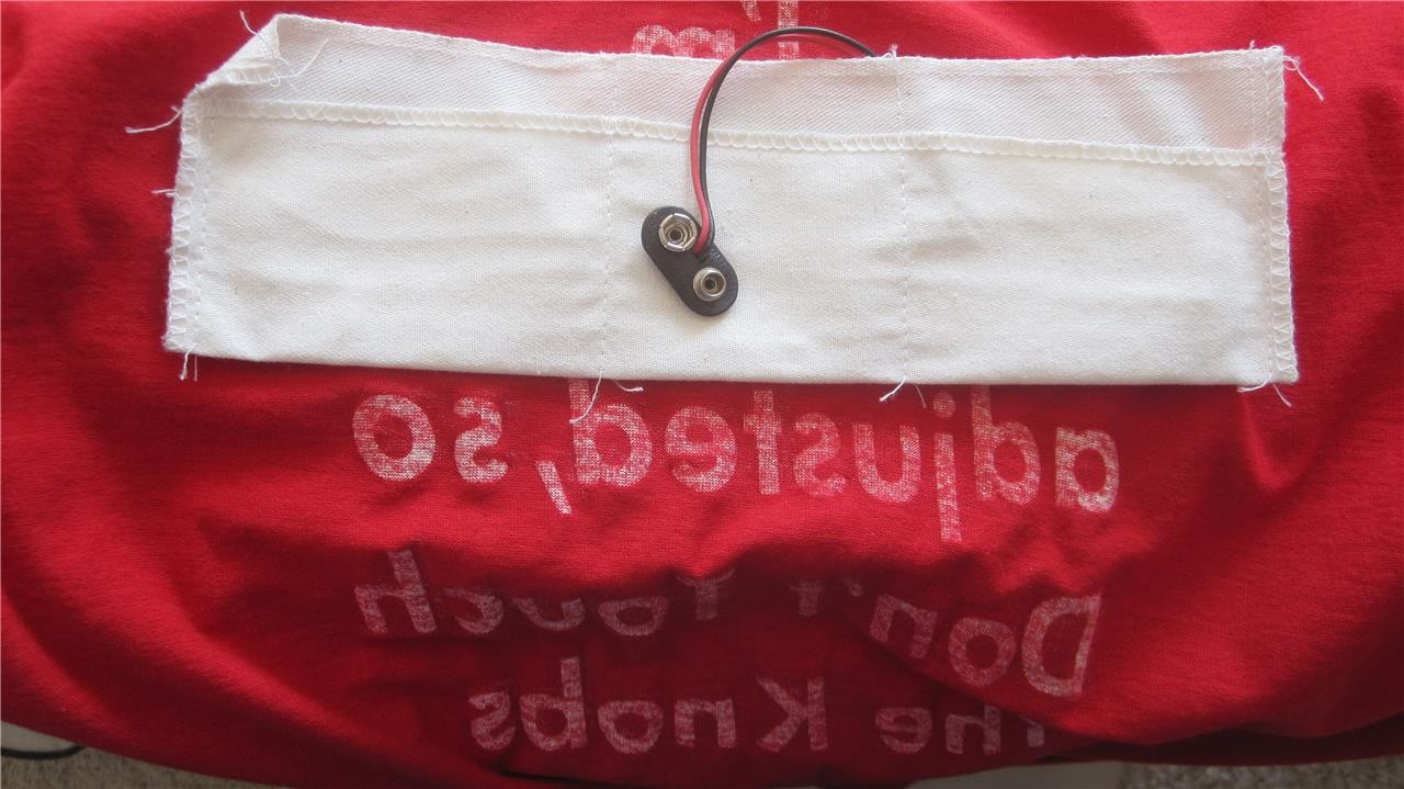 Novelty Tee „I’m Perfectly Adjusted So Don’t Touch The Knobs” Lights Up Sz Large