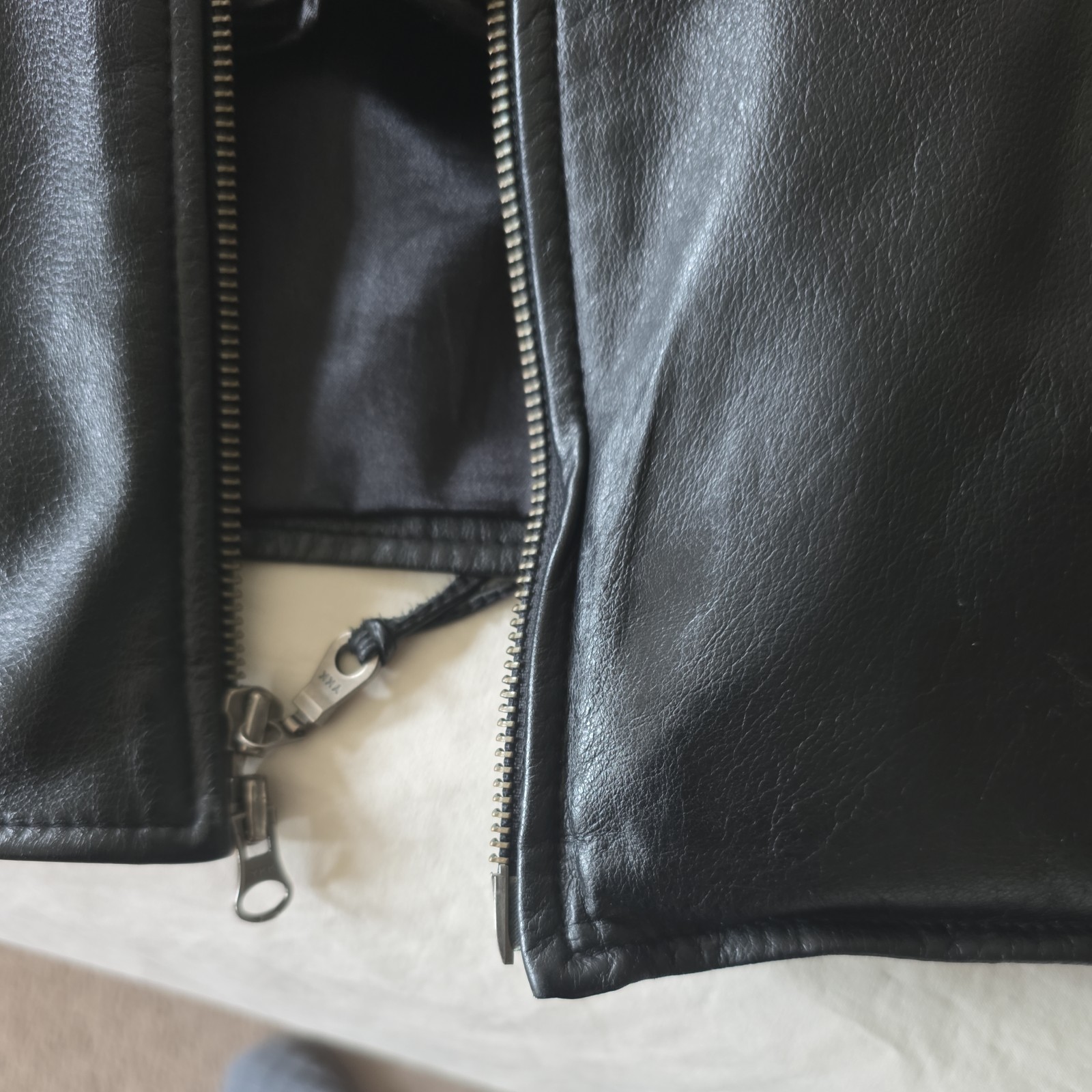 Wilson Black Leather Jacket 1X Lining w Zipper Front Well Maintained 2 F Pockets