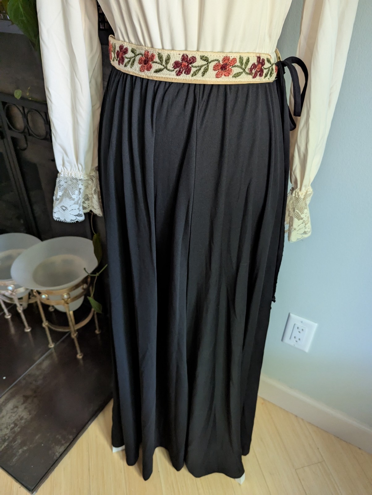Vtg 60s/70s Maxi Dress S/M Lace Trim With Flower Belt Long Sleeve Cream Black