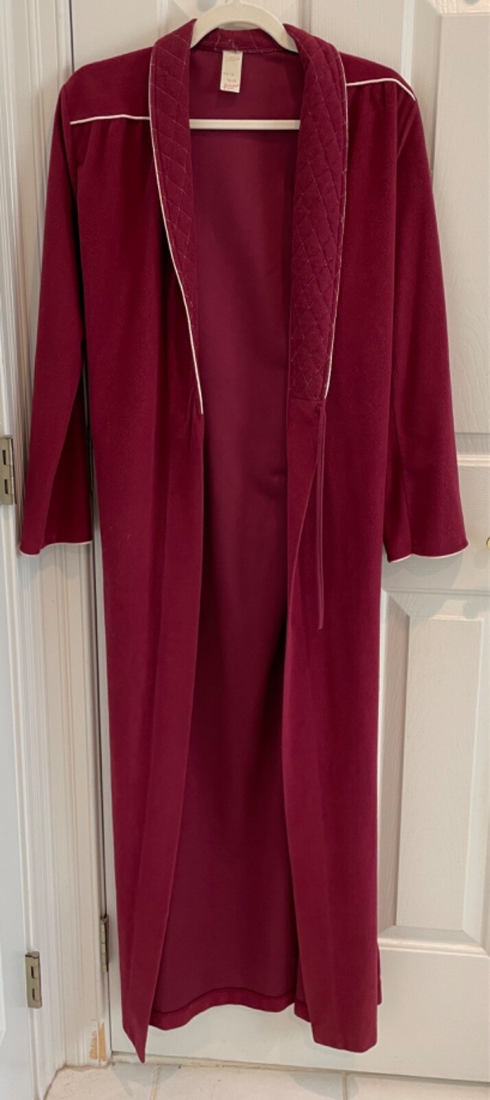 Vintage Jennifer Dale Long Fleece Belted Robe. Burgundy. Ladies 11.