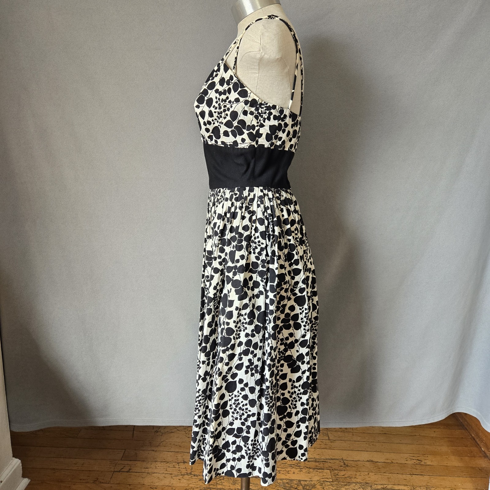 Vintage 50s Black & White Dress Full Skirt Waist 25 in