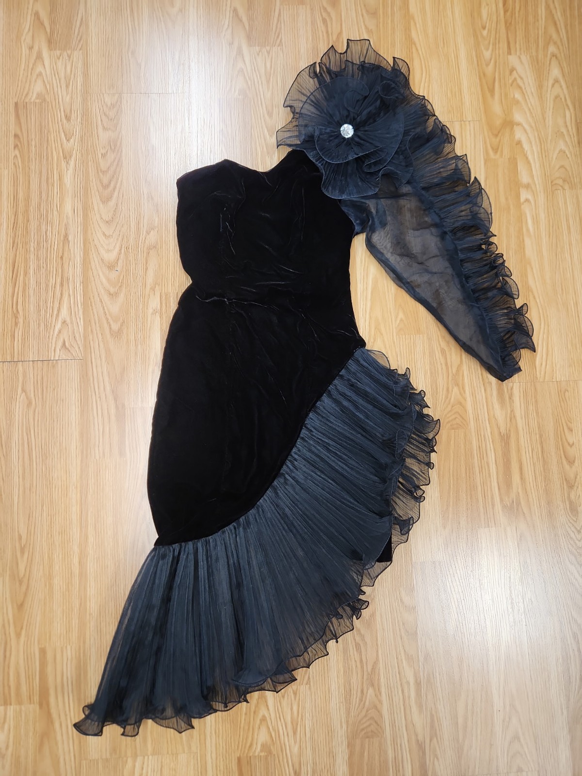 Vintage Karen Okada Climax Asymmetrical Sheer Ruffle Sleeve Dress Black Velvet 8