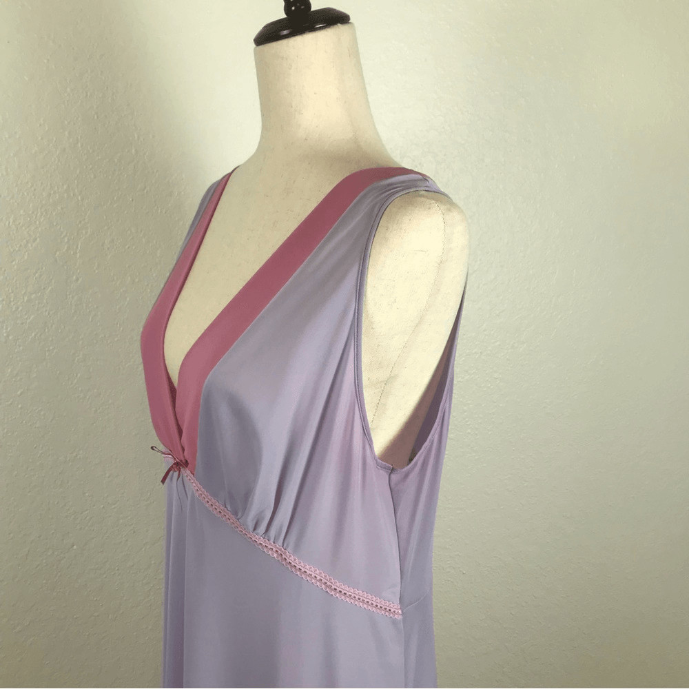 Vintage Vanity Fair lavender & mauve deep V neck & back Maxi nightgown XL*