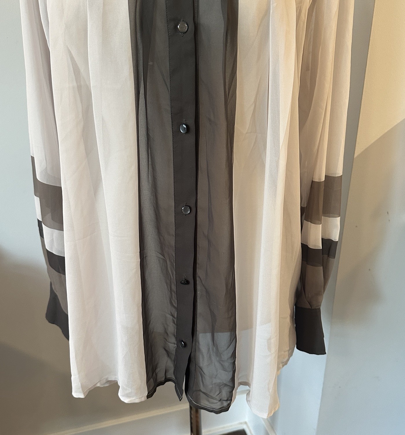 Women’s XL olive green and ivory sheer long sleeve blouse