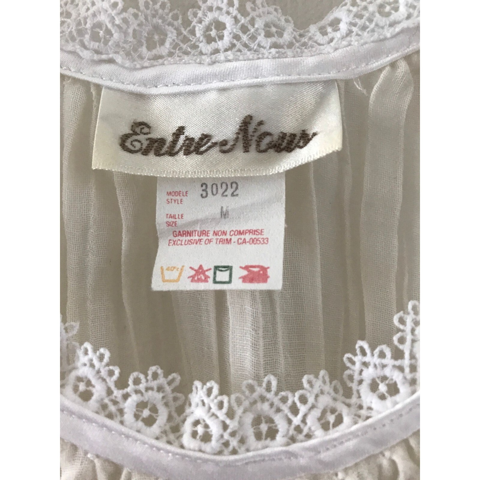 Entre Nous White Maxi Night Gown Peach Flowers Green Leaves Size Medium 1970’s