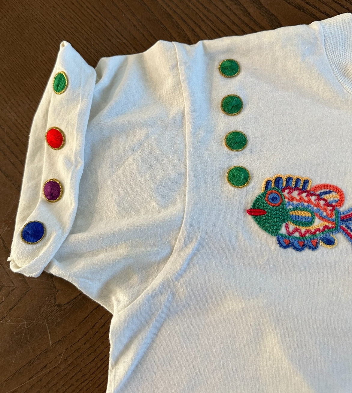 LEARSI Vintage Women’s Size Medium Single-Stitch White Tee w/ Embroidered Fish