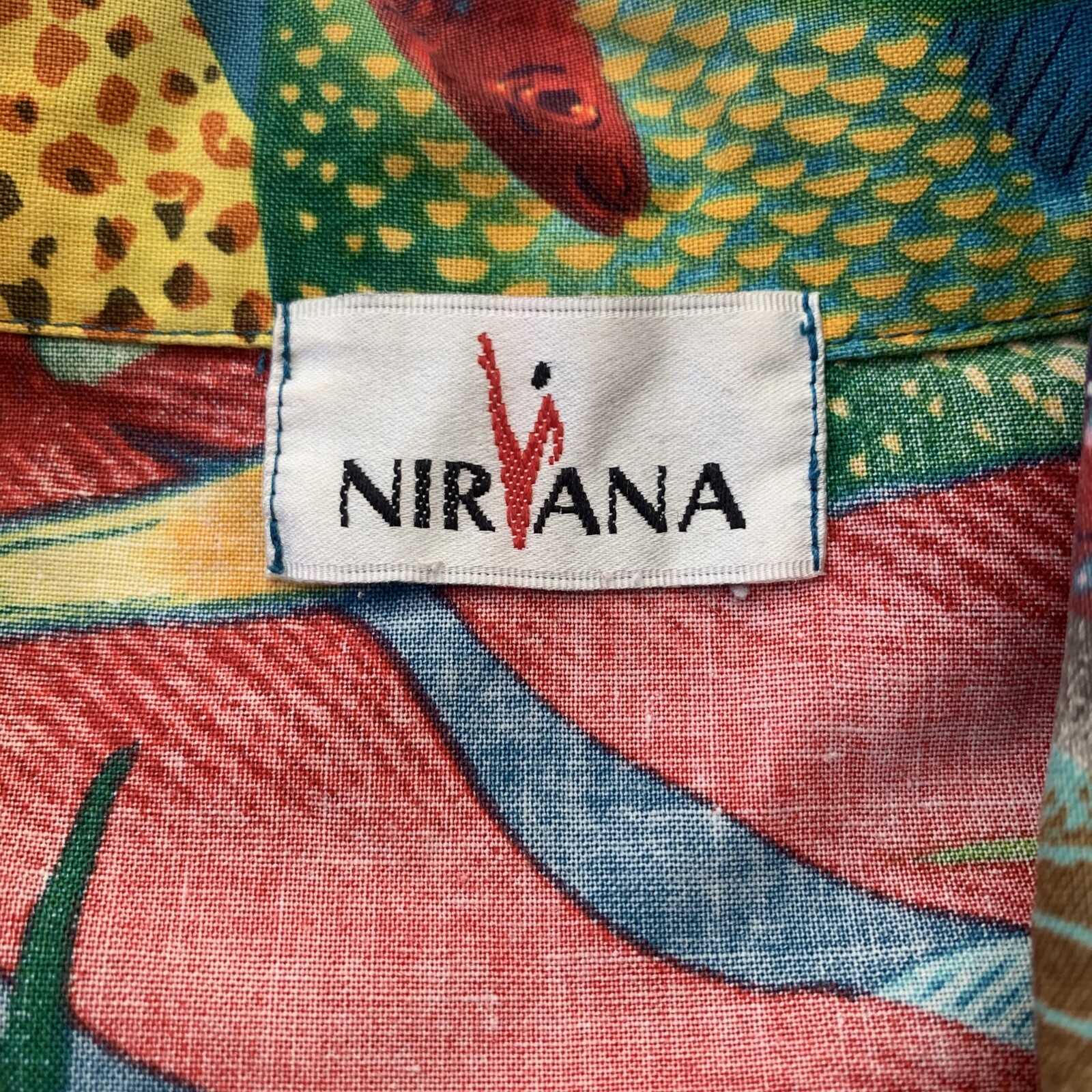 Nirvana Top Women’s Size L ( Bust 100cm) Sleeveless Collared Buttoned Vintage