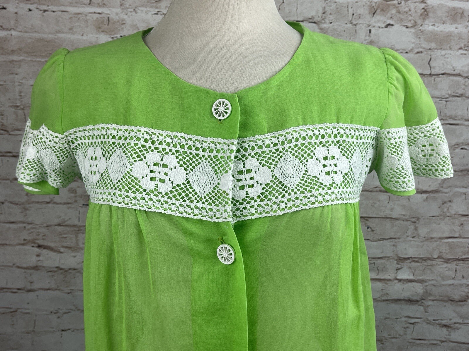 Vintage Sheer Lime Green Smock Shirt/ Dress Lace Pockets Button Front S CUTE!