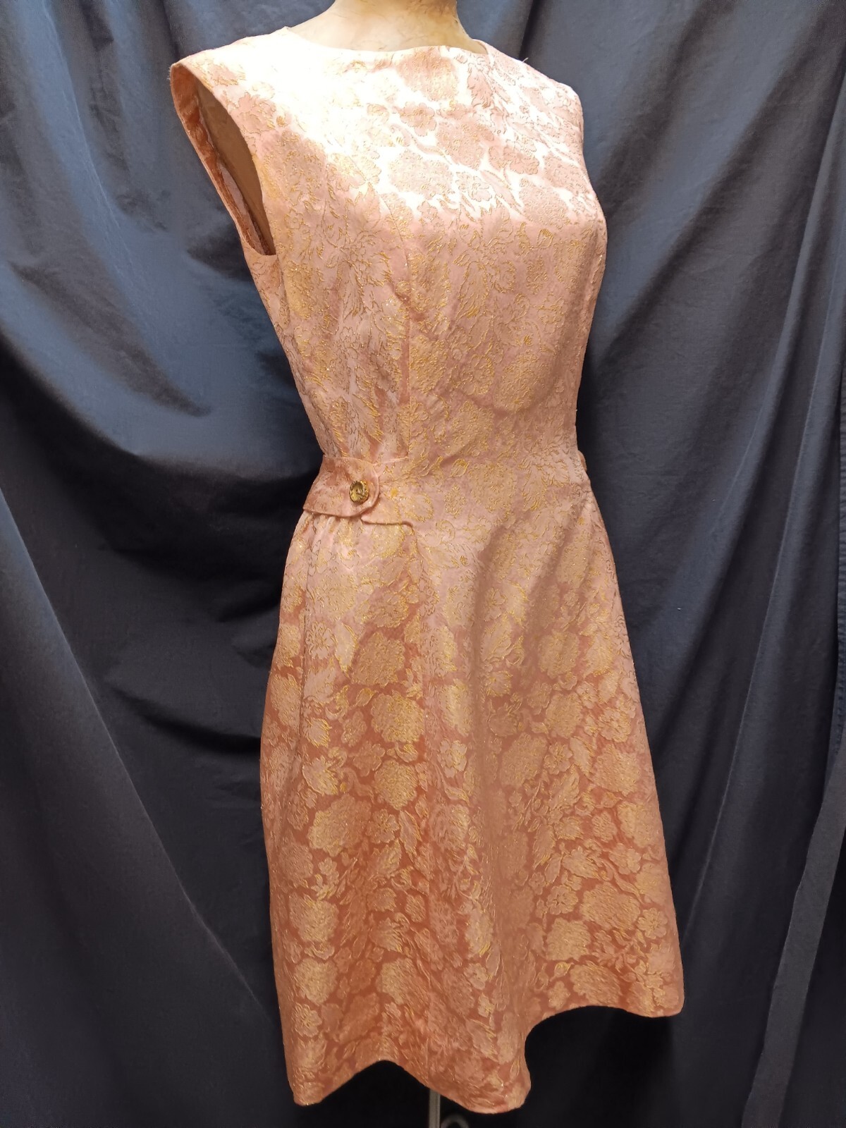 Vintage 1960’s Pink & Metallic Gold Rayon Mod Dress Size Medium
