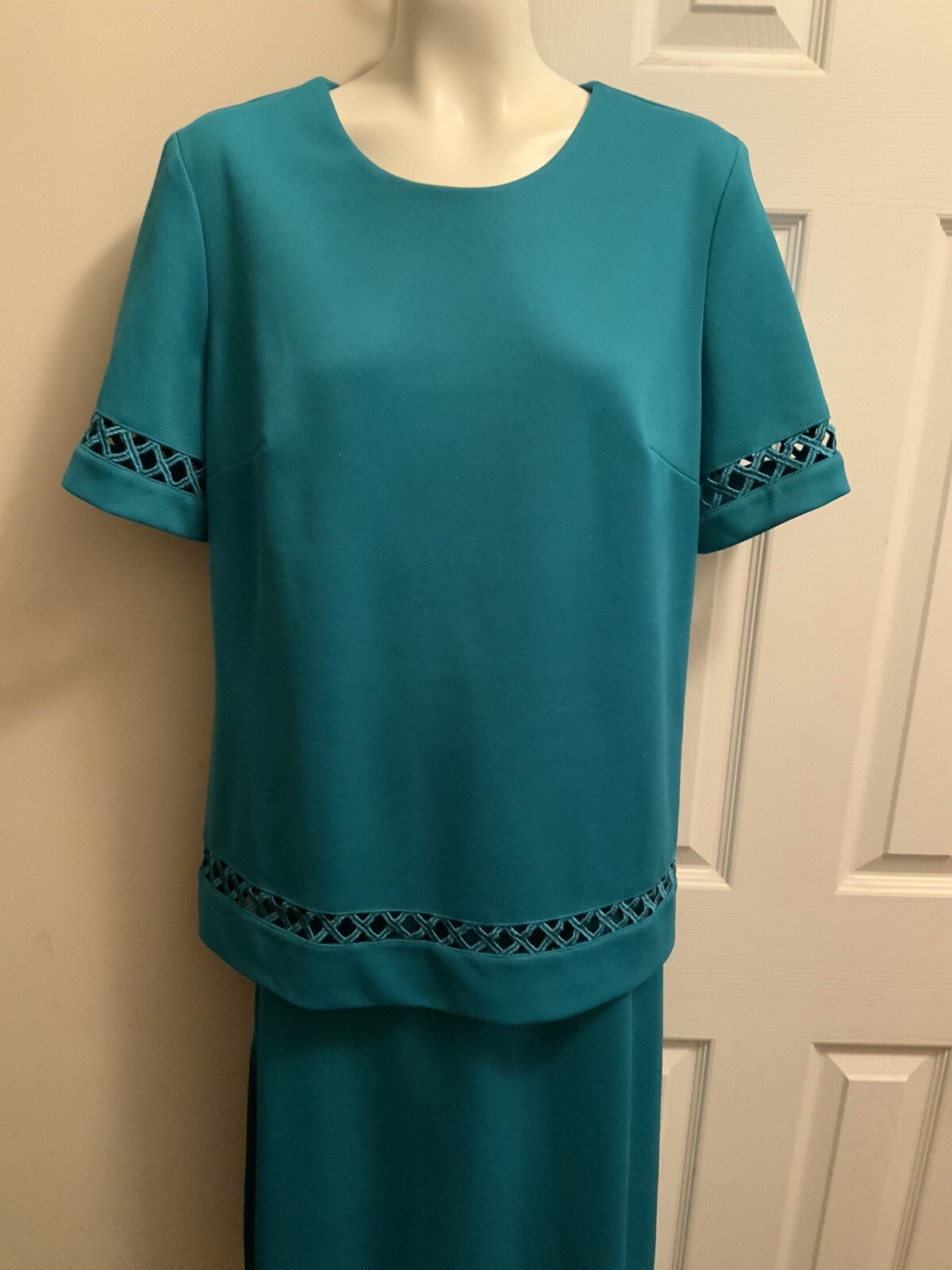 Westside Clothing co. Woman Ladies 2 Piece Skirt Suit Size 14 Turquoise Green