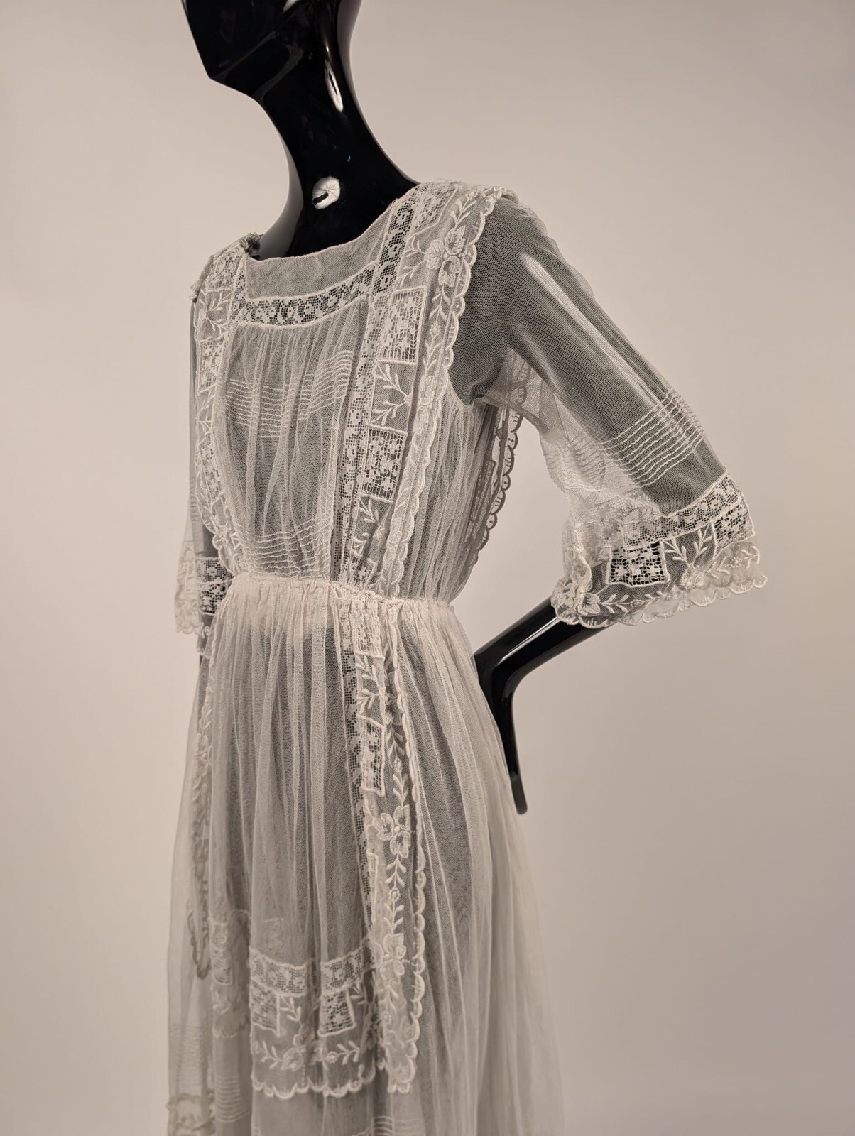 BEAUTIFUL EDWARDIAN EMBROIDERED NET DRESS W LACE INSERTION + EMBROIDERY