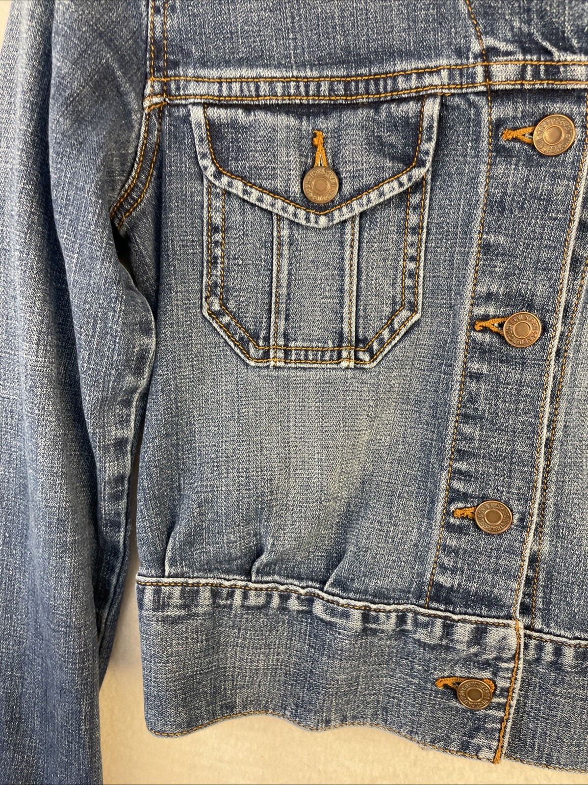 Levi’s Blue Denim Jean Jacket Fitted Cropped Size Medium Women EUC