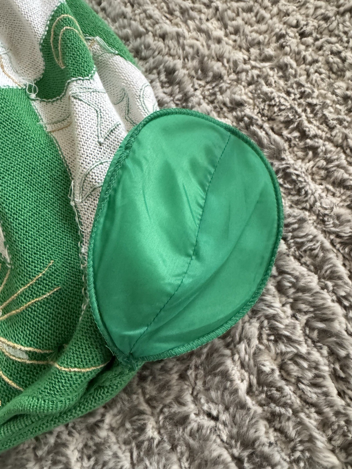 VTG EMINENT SWEATE GREEN L CREW NECK SCHOULDER PADS DANGLE GOLD STARS, MOONS