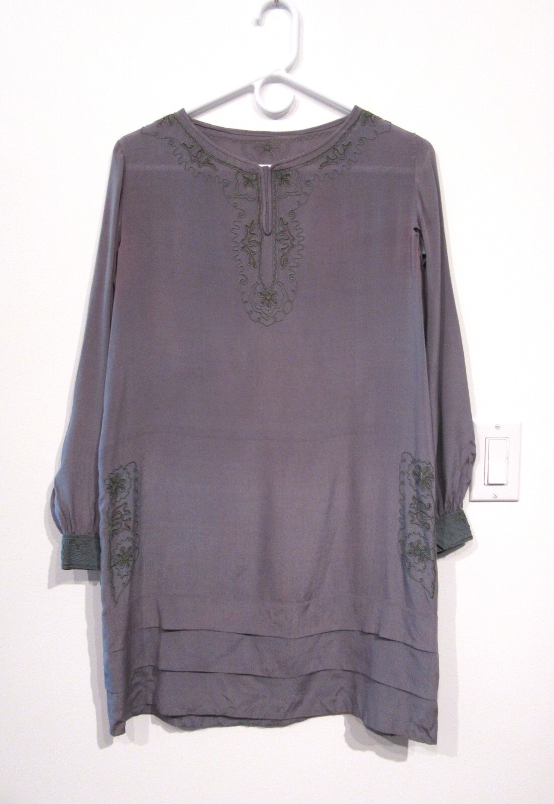 VINTAGE ANTIQUE WOMENS 1920S FLAPPER DRESS TUNIC MUAVE SILK CREPE EMBRD ASIS F45