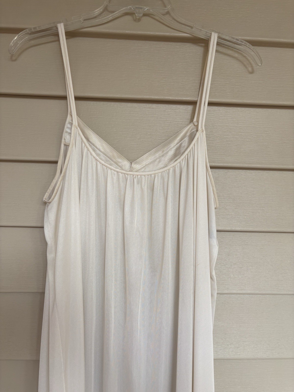 Vintage Long Nightgown cream Size Large. 100% Nylon INV25/588