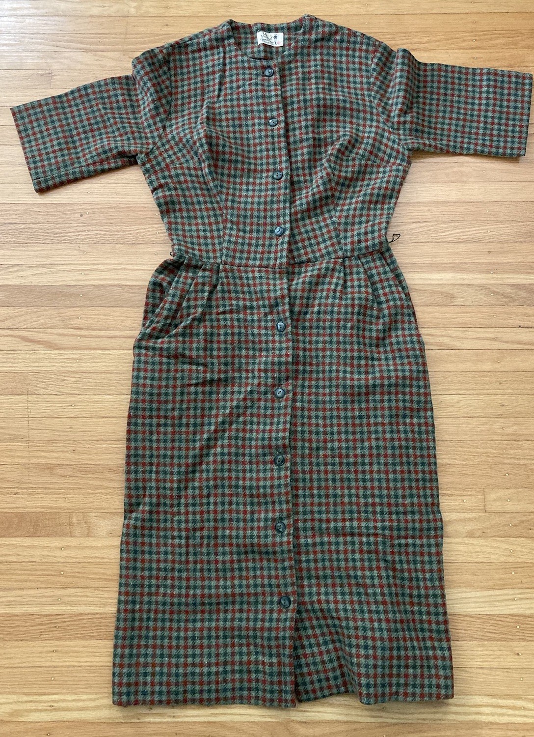 The Vested Gentress Dress 12 Vintage 1960s button up plaid Print 100% wool vtg