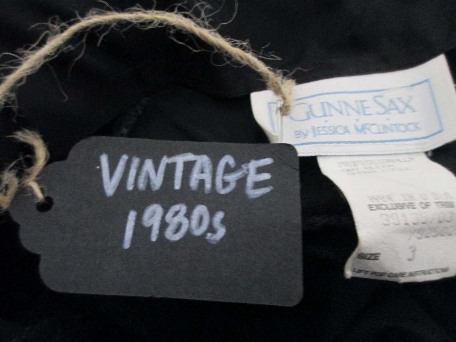 VINTAGE GUNNE SAX 🌸 3 / 32″ BUST/ 23″ WAIST=VELVET BODICE / SATIN SKIRT DRESS
