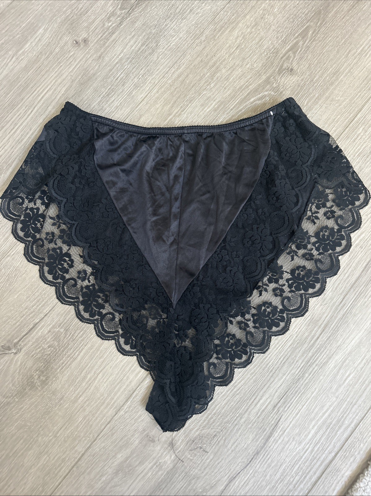 Vintage Maidenform Chantilly Panties Black Lace Trim Women’s Size 6 Underwear