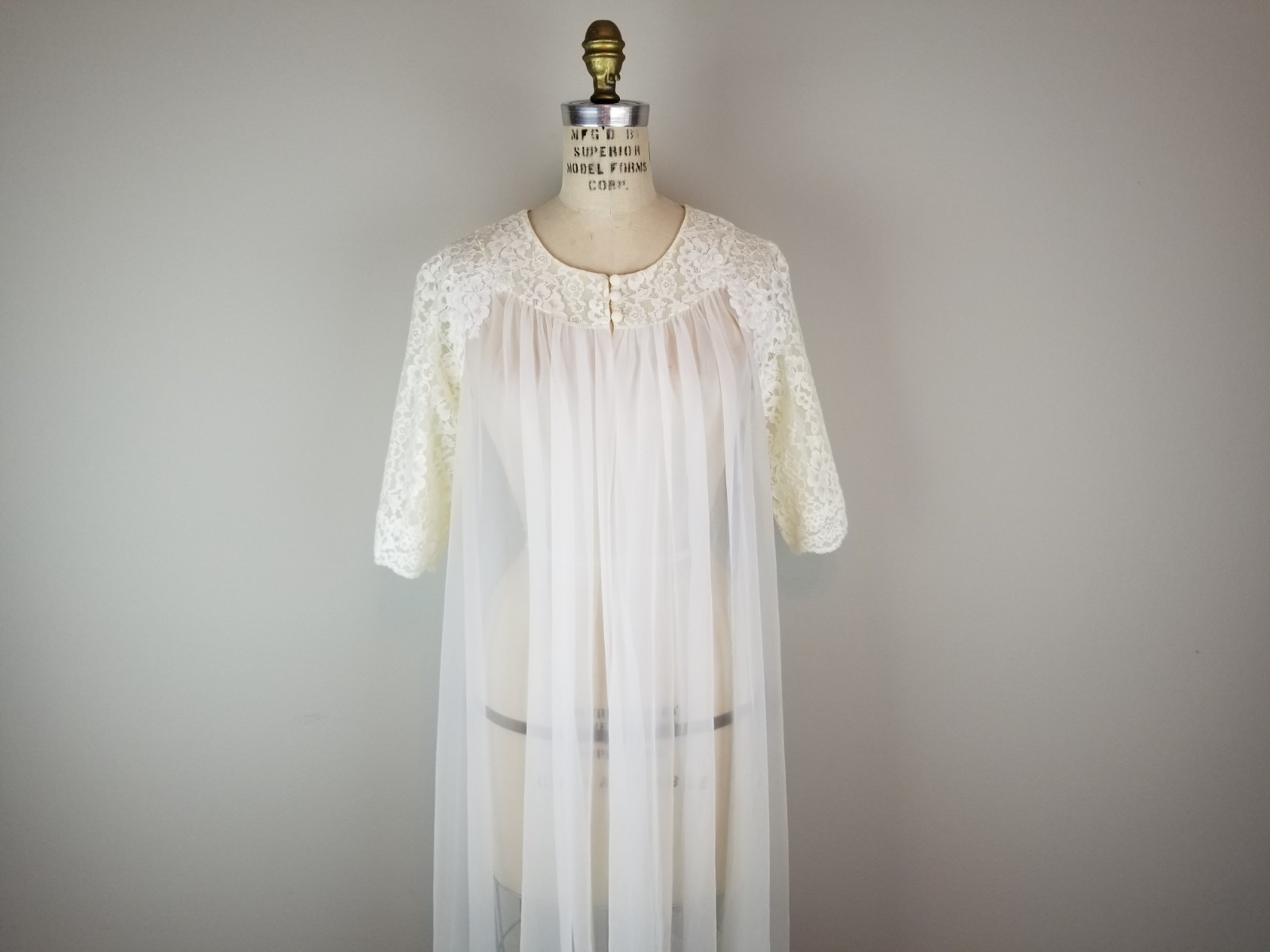 Vintage 1950’s Pale Cream Lace Trimmed Sheer Peignoir by Shadowline ~ Ladies Sm