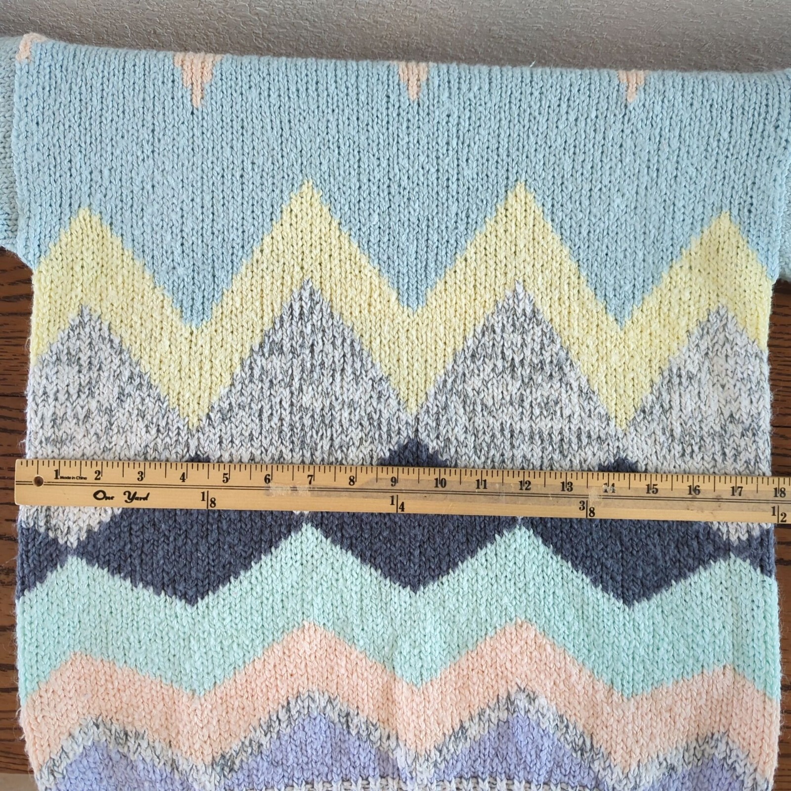 Vintage One Step Up Chevron Pattern Sweater Medium Acrylic Knit