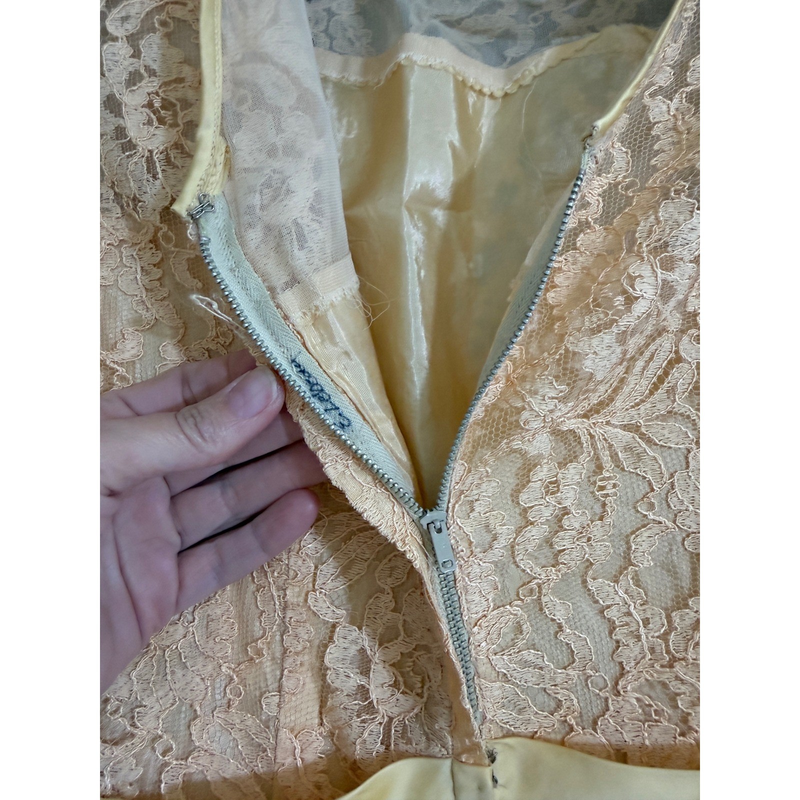 Vtg Peach Lace Sheath Dress Yellow Sash Metal Zip Womens S 1960s