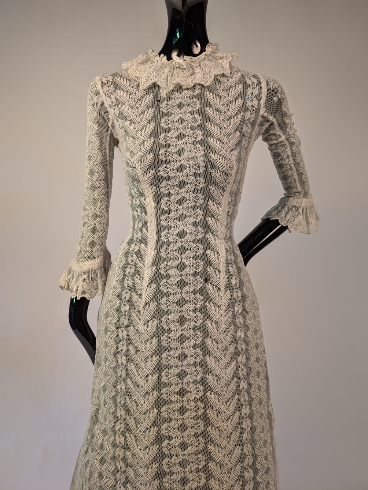 ANTIQUE VICTORIAN 19TH C PRINCESS STYLE LACE BUSTLE DRESS W RUFFLES
