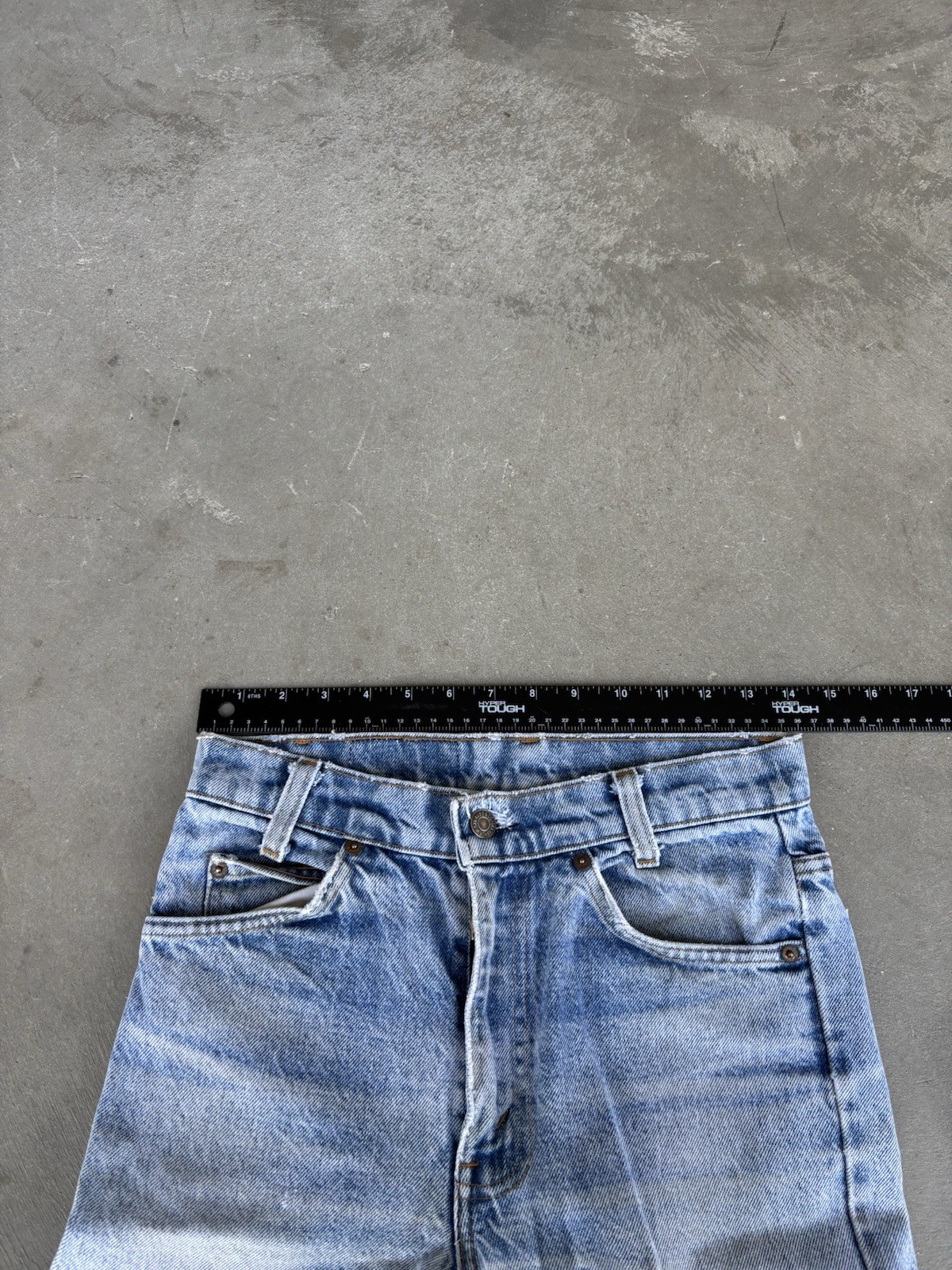 Vintage 1970s Women’s Levi’s 705 Orange Tab Denim Jeans Faded Blue 28×30 USA