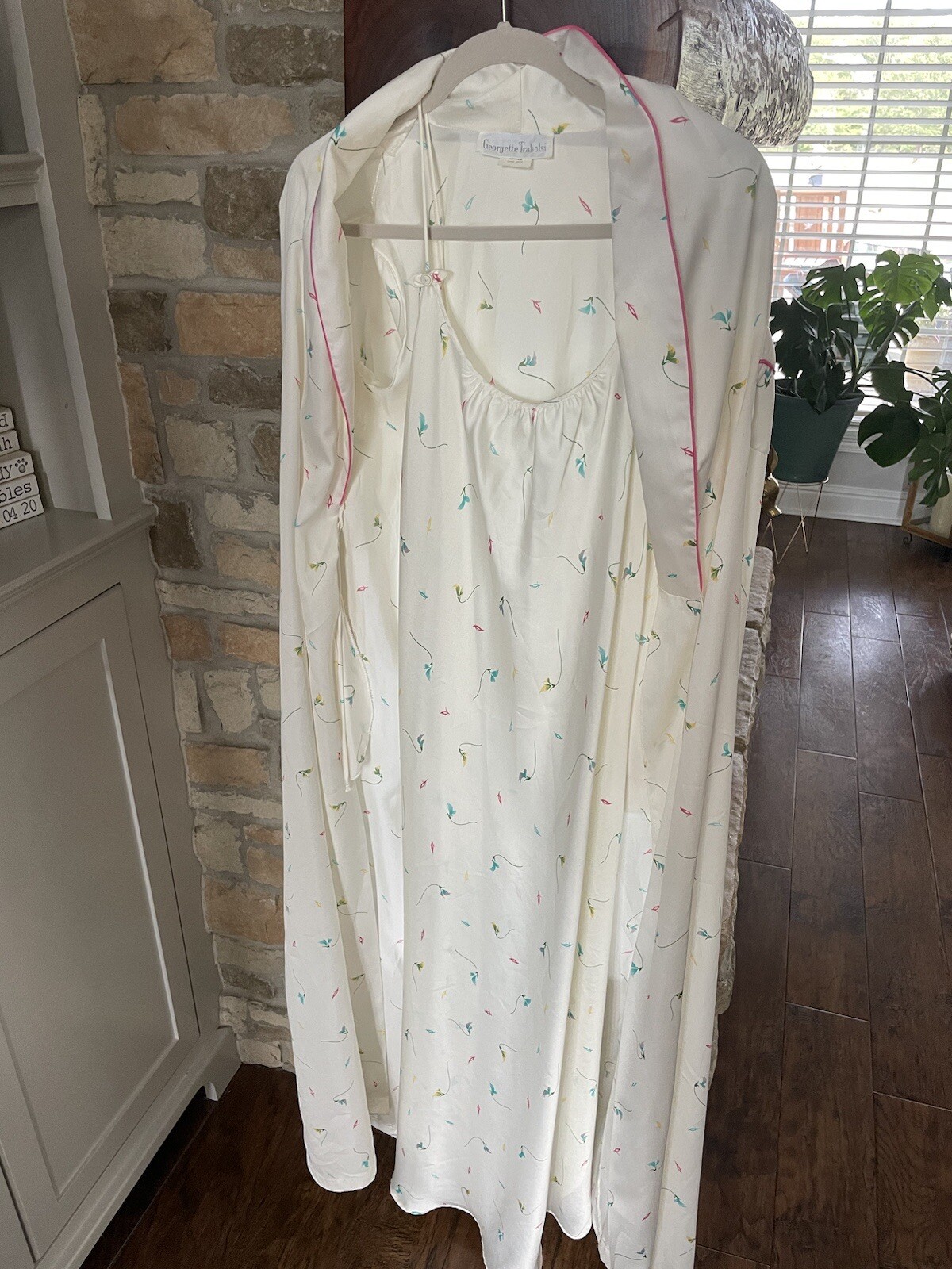 Georgette Trabolsi Womens Size M Lingerie Night Gown With Matching Robe Size S.
