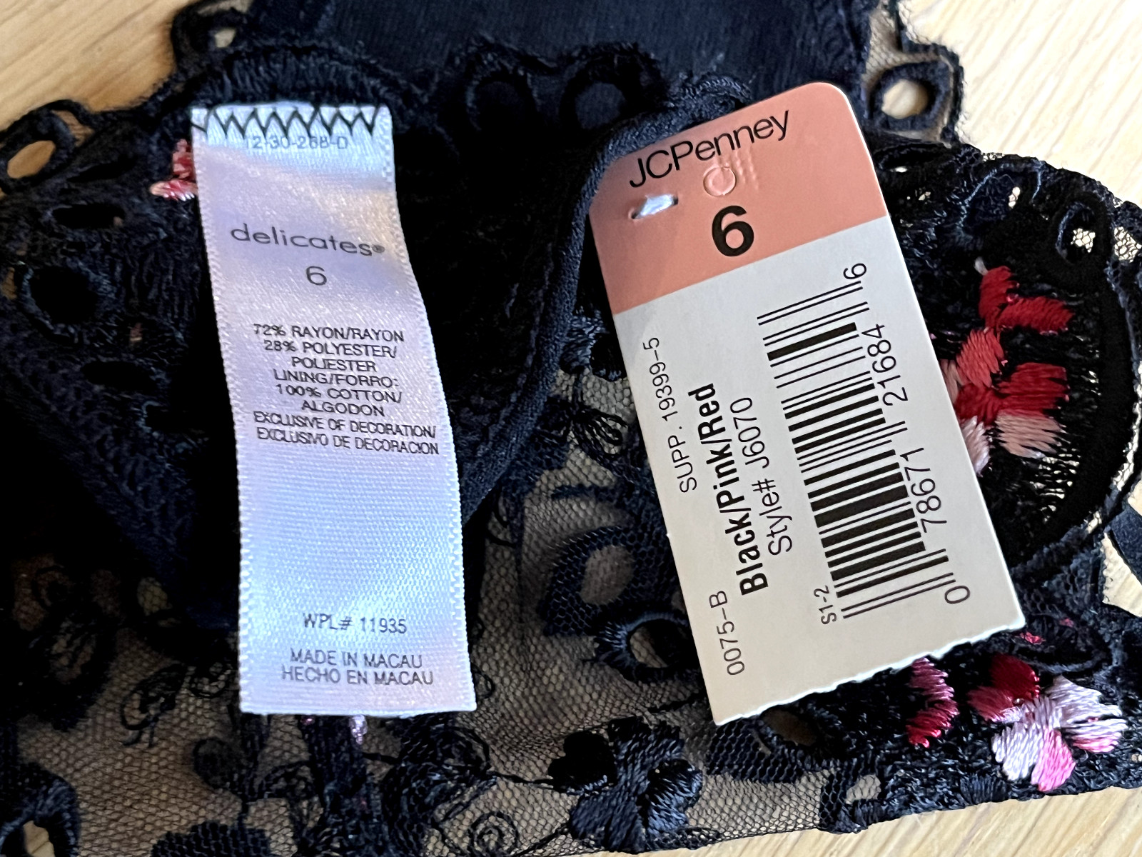 325 DELICATES Medium Sheer Embroidered Floral String Thong #1355 NWT Vintage